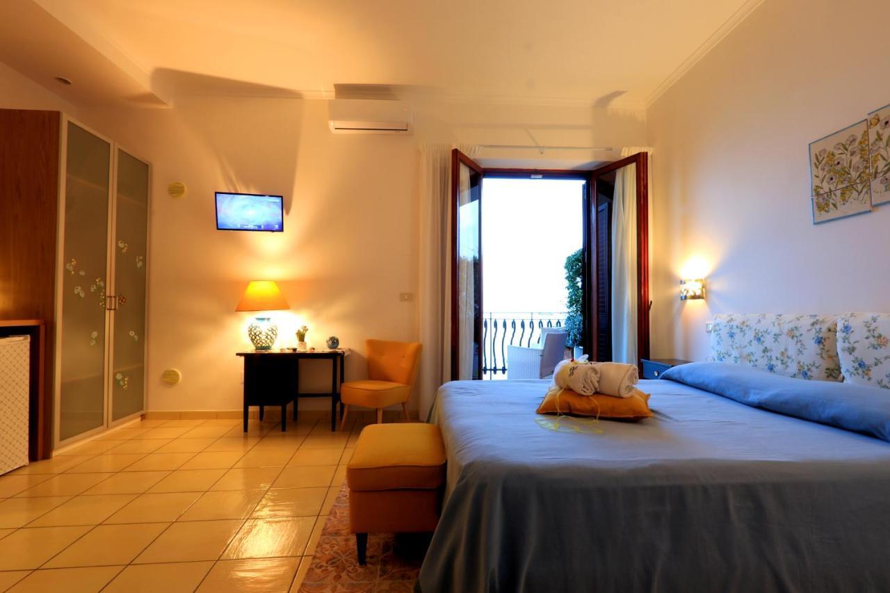 Due Relais - Panoramic Sea View Suites Виетри Экстерьер фото
