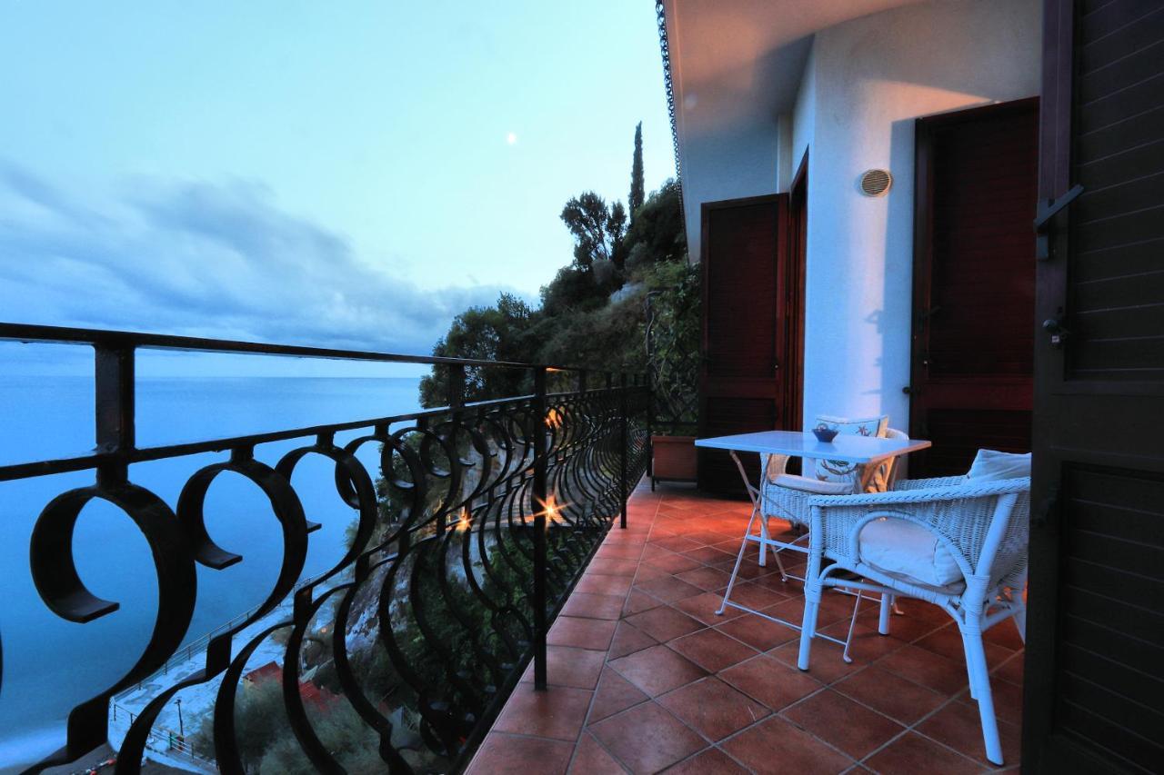 Due Relais - Panoramic Sea View Suites Виетри Экстерьер фото