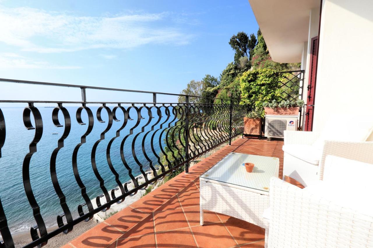Due Relais - Panoramic Sea View Suites Виетри Экстерьер фото