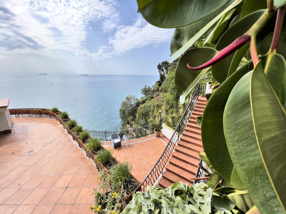 Due Relais - Panoramic Sea View Suites Виетри Экстерьер фото