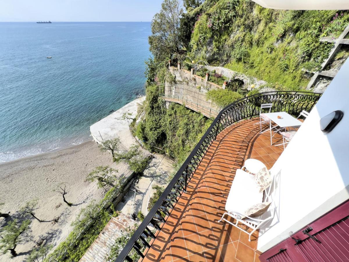Due Relais - Panoramic Sea View Suites Виетри Экстерьер фото