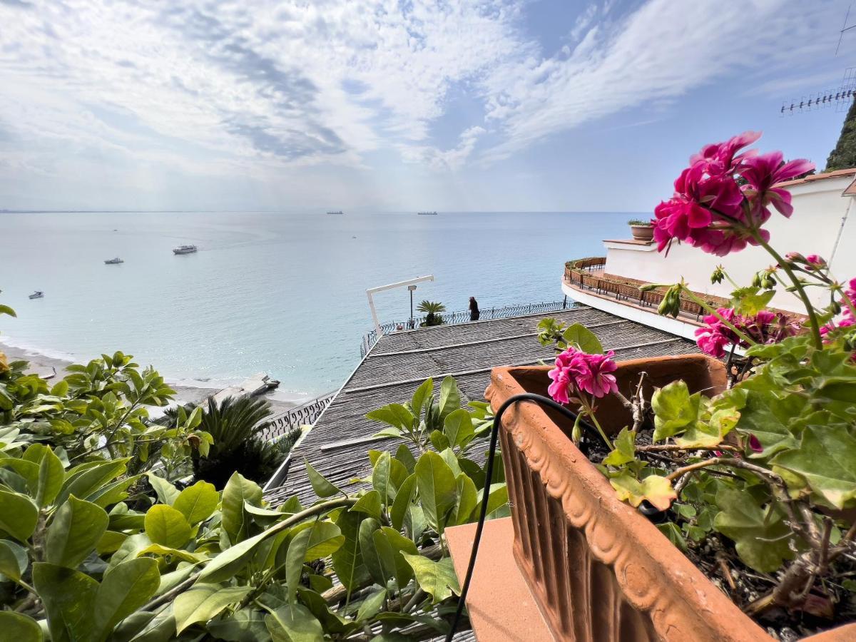 Due Relais - Panoramic Sea View Suites Виетри Экстерьер фото